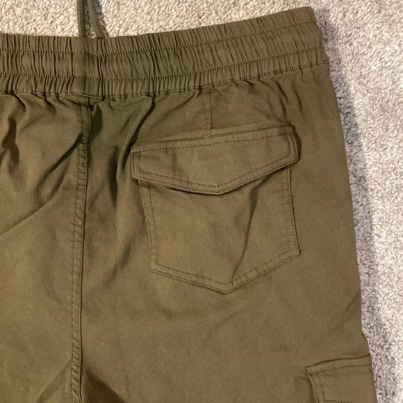 Olive Stretch Capri Pants - Picture 12 of 12